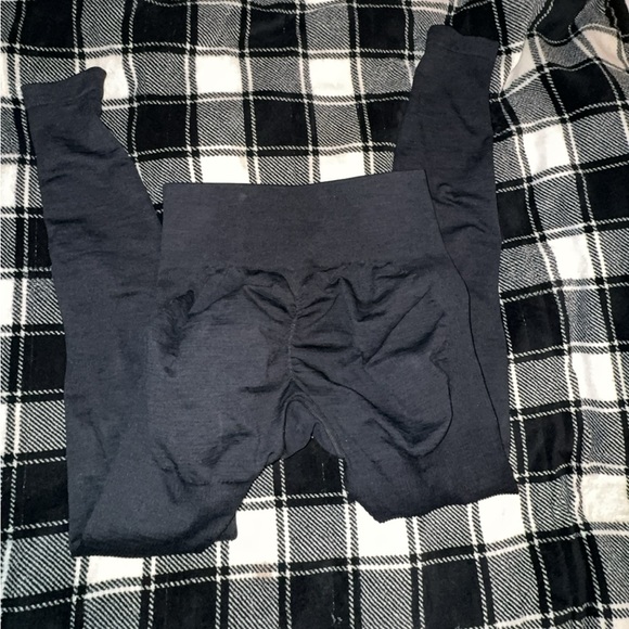 Lazuli Label scrunch butt leggings - Picture 1 of 4